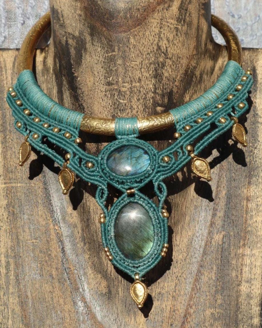 macrame choker with labradorite, brass choker with gemstone, petrol, Goa, elves, Wicca, macrame, healing stone