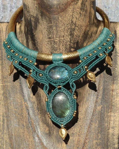 macrame choker with labradorite, brass choker with gemstone, petrol, Goa, elves, Wicca, macrame, healing stone