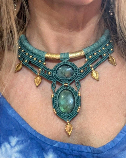 macrame choker with labradorite, brass choker with gemstone, petrol, Goa, elves, Wicca, macrame, healing stone