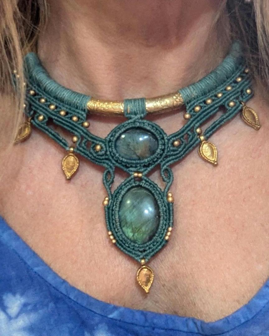 macrame choker with labradorite, brass choker with gemstone, petrol, Goa, elves, Wicca, macrame, healing stone