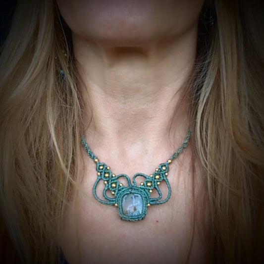 Türkises Makramee Collier mit Moosachat